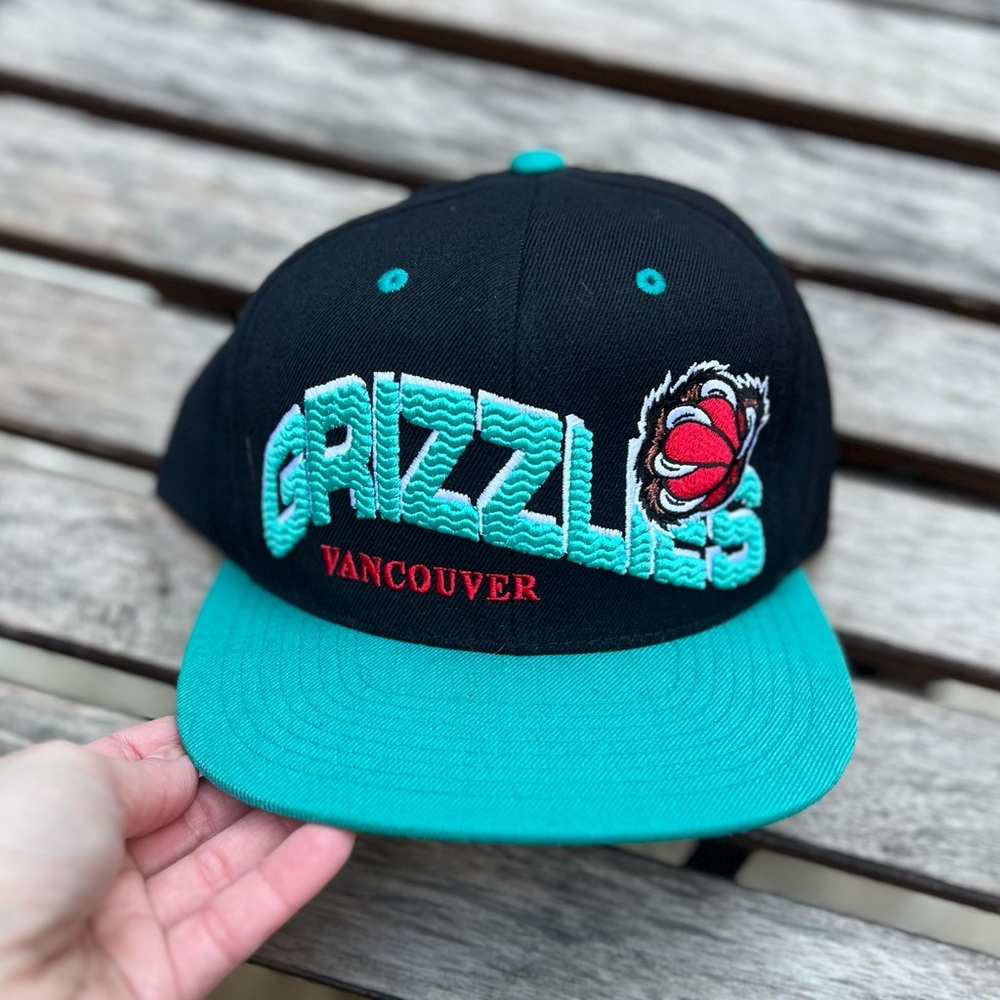 100% Wool Mitchell & Ness NBA Vancouver Grizzlies Snapback Flat Brim Baseba